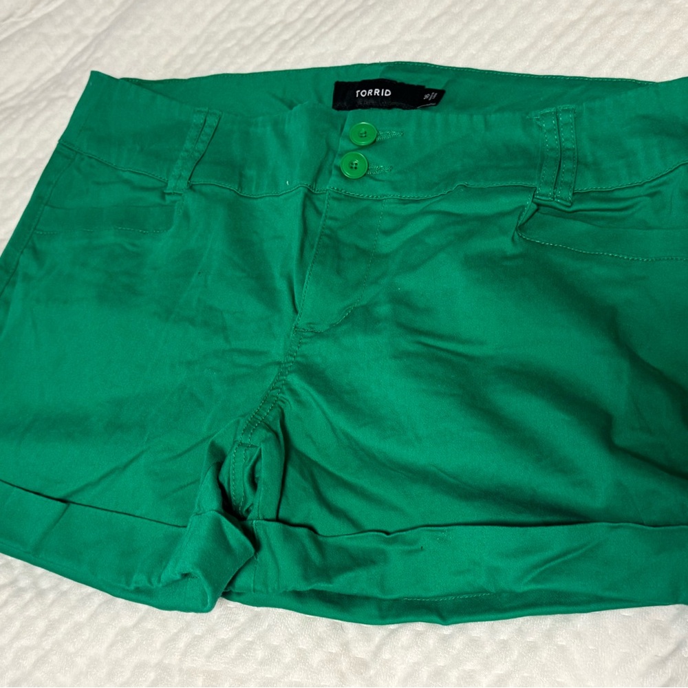 Torrid Kelly Green Stretch Shorts with Cuffed Hem, pockets and belt loops - Picture 2 of 7